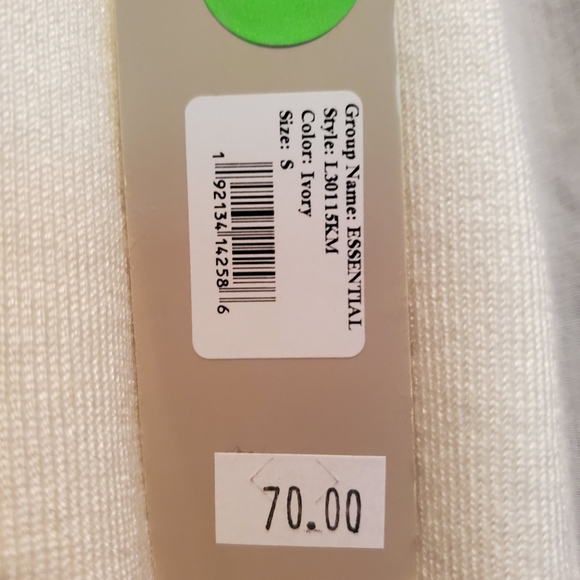 NWT A La Carte Ivory Sleeveless Sweater Top - Picture 4 of 7